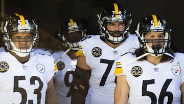 BALTIMORE, MD - OCTOBER 01: Offensive tackle Alejandro Villanueva #78, center Maurkice Pouncey #53 and outside linebacker Anthony Chickillo #56 of the Pittsburgh Steelers wait to be introduced prior to a game against the Baltimore Ravens at M&amp;T Bank Stadium on October 1, 2017 in Baltimore, Maryland.   Patrick McDermott/Getty Images/AFP
 == FOR NEWSPAPERS, INTERNET, TELCOS &amp; TELEVISION USE ONLY ==