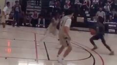 El sorprendente duelo físico en el básquet escolar que es viral