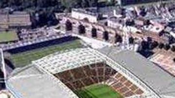 <b>EL CAMPO DE LA DISCORDIA. </B>Los aficionados del United creen que hay sitios más adecuados para jugar las semifinales.