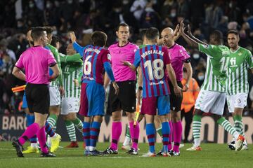 El Betis celebra su victoria en el Camp Nou.