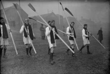 8 de Marzo de 1938, la tripulación de la Universidad de Oxford se dispone a comenzar el entrenamiento.