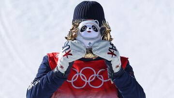 Anna Gasser luce su Bing Dwen Dwen