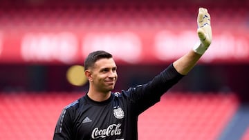 BILBAO, SPAIN - MAY 28: Emiliano Martinez of Argentina reacts during a training session at San Mames Stadium Camp on May 28, 2022 in Bilbao, Spain. Argentina will face Italy in Wembley on June 1 as part of the Finalissima Trophy. (Photo by Juan Manuel Ser