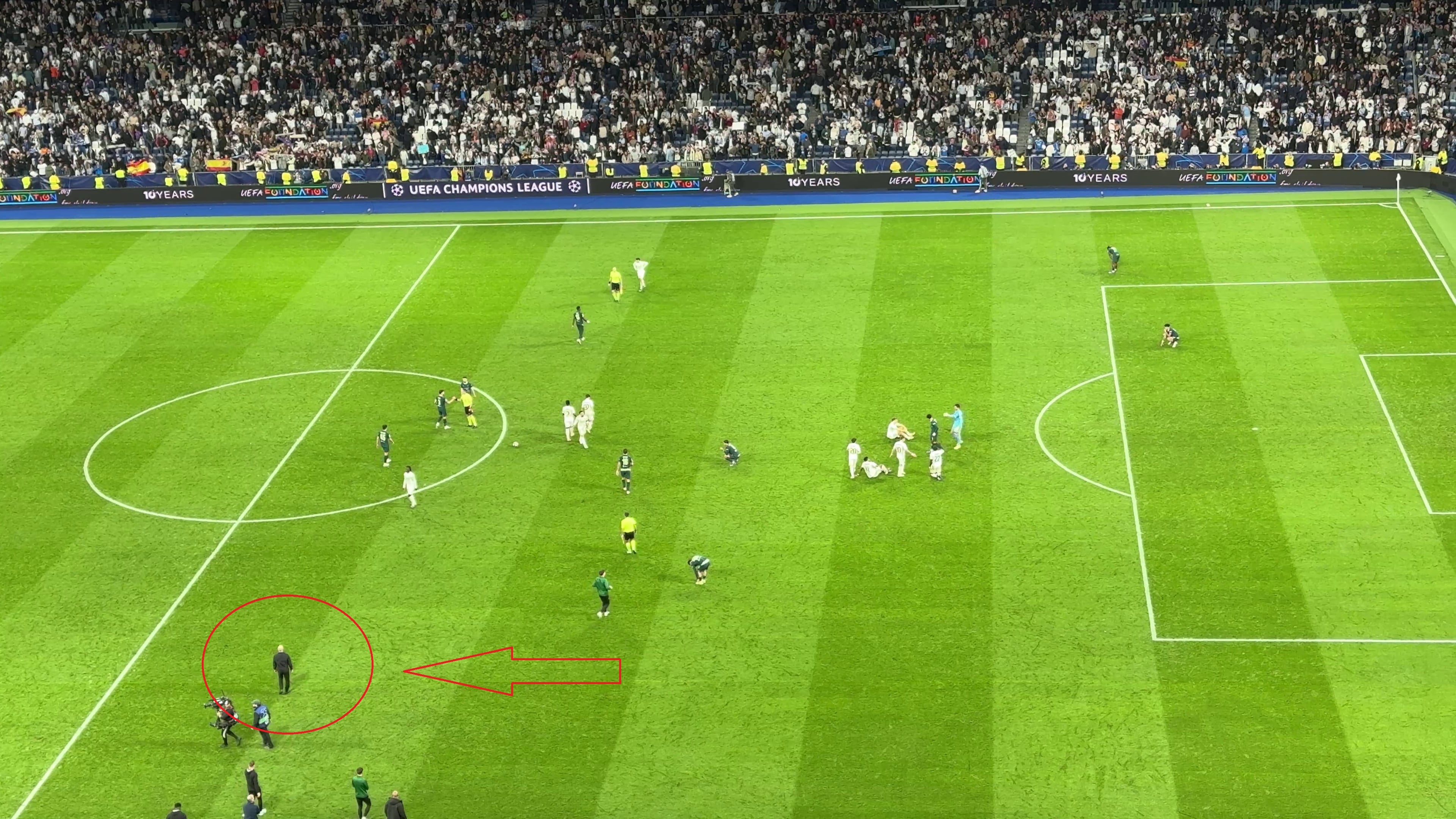 Vean a por quién fue Guardiola nada más pitarse el final del rapapolvo: ni Valverde ni ninguno de sus jugadores...