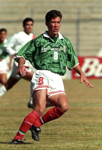 Es el hermano de Ramón Ramírez, debutó con Santos Laguna y en 1999 firmó con los Celestes donde estuvo seis meses; tras desfilar por un par de equipos llegó con las Águilas en 2000, ahí tampoco acabó el año.