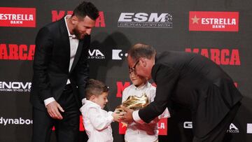 Soccerplayer Lionel Messi and their son Thiago and Mateo 
 during delivery of the Gold Boot 2019 in Barcelona on Wednesday, 16 October 2019.