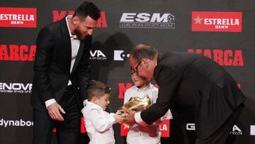 Soccerplayer Lionel Messi and their son Thiago and Mateo
during delivery of the Gold Boot 2019 in Barcelona on Wednesday, 16 October 2019.