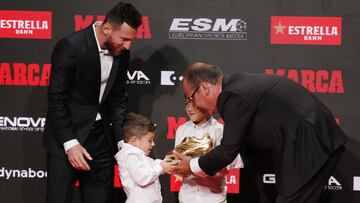 Soccerplayer Lionel Messi and their son Thiago and Mateo 
 during delivery of the Gold Boot 2019 in Barcelona on Wednesday, 16 October 2019.