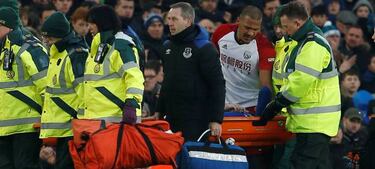 Rondón breaks McCarthy's leg