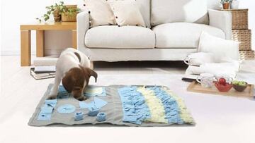 Esta alfombra mantendrá a tus mascotas entretenidas oliéndolas y las calmará
