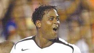 <b>FELIZ. </b>Patrick Kluivert espera compartir muchos minutos con Aimar, a su lado se siente a gusto.