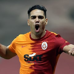 Falcao y Arda Turan meten al 'Galata' en la lucha por la liga