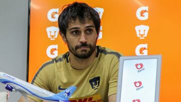 Alejandro Arribas defensa de Pumas en conferencia de prensa.