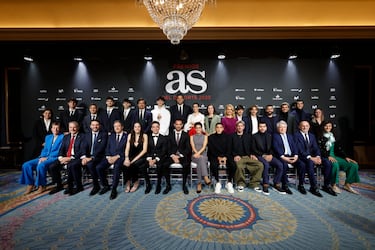 Foto de familia de los galardonados.