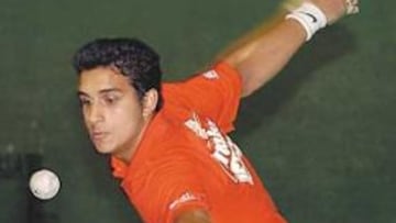 <b>AFICIÓN. </b>Uno de los jugadores del Club Pelota de Madrid.