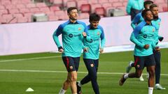 Robert Lewandowski and Pedri during the FC Barcelona training open doors for the fans at the Spotify Camp Nou stadium, in Barcelona, on 02th January 2023. (Photo by Joan Valls/Urbanandsport /NurPhoto via Getty Images)