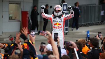 Max Verstappen celebra su victoria con Red Bull y Honda en el GP de Japón de F1.