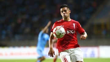 Un ex Barcelona mete presión a Alexander Aravena en Gremio: fichaje estrella