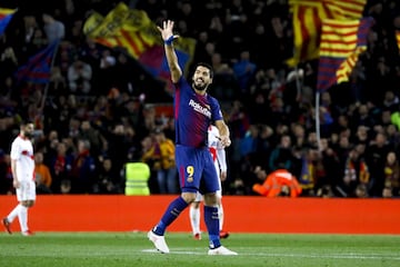 1-1. Luis Suárez celebró el gol del empate.