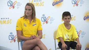 12/09/18 NATACION CASTELLON MIREIA BELMONTE ENTREGA UN MICROBUS AL CLUB WATERPOLO CASTELLON , BECA VALOR DE COLA-CAO Y EL CSD GANADA POR EL JOVEN JAUME