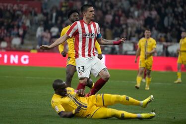 Desde noviembre no marcaba Djuka con el Sporting y el ariete se desquitó por fin esta jornada ante el Alcorcón, en uno de sus partidos más completos del curso. El serbio marcó desde los once metros el único tanto del partido, en un penalti que él mismo recibió.