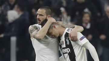 Cristiano Ronaldo y Leonardo Bonucci se felicitan tras el partido ante el Atlético de Madrid
