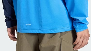 Adidas tiene una de las mejores camisetas de manga larga para ir a la montaña: es ligera, elástica y no huele