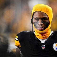 Cowboys circle back for Prescott weapons