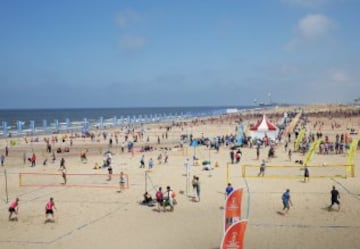 Espectaculares imágenes del récord de voley playa