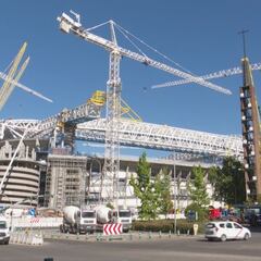 El detalle madridista que los obreros del Nuevo Bernabéu han colocado en lo alto del estadio