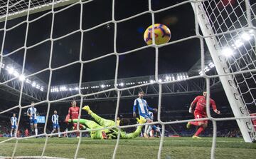 Benzema le marcó dos goles al Espanyol en Barcelona el 27 de enero de 2019. En la imagen, el 0-1.