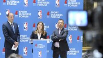 Jesús Bueno, vicepresidente de NBA Europa, Nora Sarasola y Gabino Martínez.