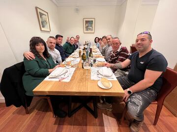 Miembros de la peña atlética Medinenses durante la cena de su octavo aniversario.