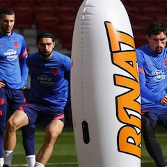 Simeone insiste con revolucionar el once, pero sin Giménez, indispuesto