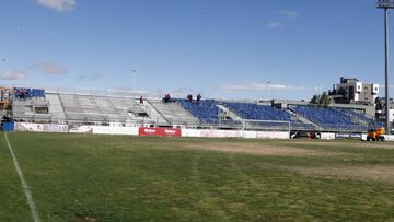 El Fuenlabrada le cambia el c&eacute;sped al Fernando Torres