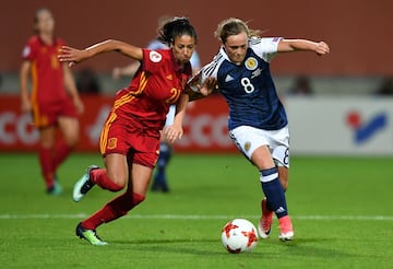 Erin Cuthbert y Leola Ouahabi.