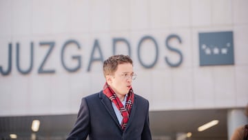 El ex portavoz de Sumar en el Congreso Iñigo Errejón sale de declarar en los juzgados de Plaza de Castilla, a 16 de enero de 2025, en Madrid (España). El juez que investiga al exportavoz parlamentario de Sumar Íñigo Errejón por un presunto delito de agresión sexual le toma declaración como investigado, y a la actriz Elisa Mouliaá como denunciante. Los hechos denunciados por Mouliaá fueron en septiembre de 2021.
16 ENERO 2025
Mateo Lanzuela / Europa Press
16/01/2025