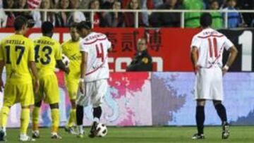 <b>LLUVIA DE BALONES. </b>En los últimos minutos, se arrojaron varias pelotas al césped para perder tiempo.