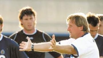 <b>GRUPO CERRADO. </b>Schuster está conforme con la plantilla, que se ejercitó ayer por la tarde.