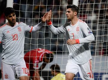 0-2. Álvaro Morata celebró el segundo gol con Marco Asensio.