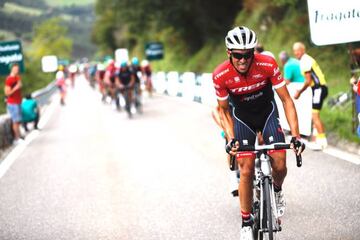 Alberto Contador, en uno de sus insistentes ataques en el Collado de la Hoz.