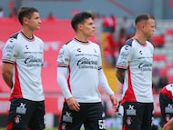 Paulo Ramirez, Arturo Alfonso Gonzalez, Gustavo Ferrareis of Atlas during the 3rd round match between Necaxa and Atlas as part of the Liga BBVA MX, Torneo Clausura 2026 at Victoria Stadium, on January 17, 2026 in Aguascalientes, Mexico.