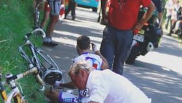 Iban Mayoz, del Footon-Servetto-Fuji, ha tenido que abandonar el Tour de Francia tras fracturarse ayer tres costillas en el descenso del Col de Ares.