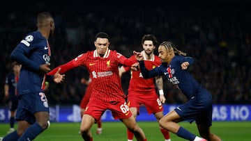 Soccer Football - Champions League - Round of 16 - First Leg - Paris St Germain v Liverpool - Parc des Princes, Paris, France - March 5, 2025 Liverpool's Trent Alexander-Arnold in action with Paris St Germain's Bradley Barcola REUTERS/Sarah Meyssonnier