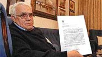 <b>DURA PROTESTA</b>. Jesús Calderón, presidente de la peña 1905, perseguirá hasta el final que sancionen al Barcelona.