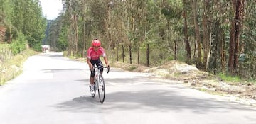 El ciclista colombiano del Arkéa - Samsic continúa preparando el reinicio de temporada y trabaja en las carreteras de Boyacá.