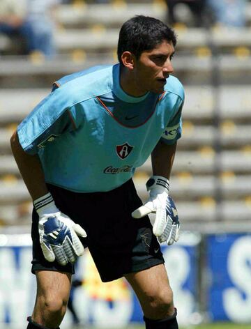 6 | Chuy es otro arquero de grandes cualidades que también salió de la cantera del Atlas, debutó en el Torneo Clausura 2003, donde rápidamente mostro su potencial que lo llevó a ser titular, ha sido referente de varios equipos como Tecos y ahora Cruz Azul, aparte de ser de los arqueros más recurrentes en el Tri.