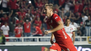 Fernando Aristeguieta celebrando un gol con América de Cali por Liga Águila.