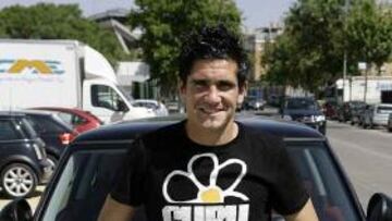 <b>MAL MOMENTO. </b>Xisco está en Mallorca para ver si puede evitar su paso por el quirófano.