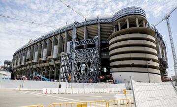 Estado del exterior del Estadio Santiago Bernabéu durante las obras del remodelación.   